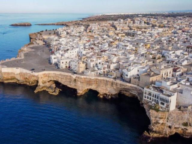 Locale Commerciale in vendita a Pozziglioni, Puglia