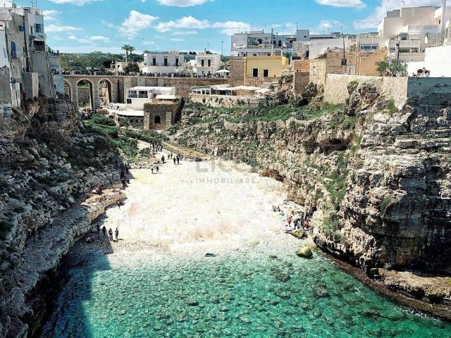 Locale Commerciale in vendita a Centro Storico, Puglia