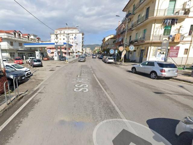 Locale Commerciale in vendita a Pontecagnano