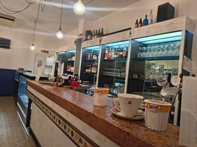 Locale Commerciale in vendita a San Filippo, Marche