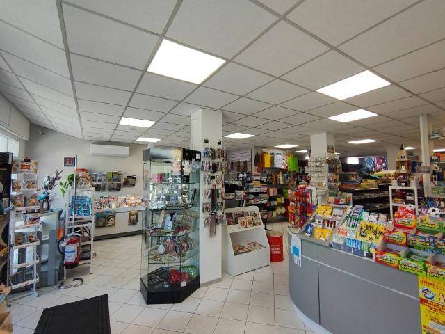 Locale Commerciale in vendita a Porto Viro, Veneto