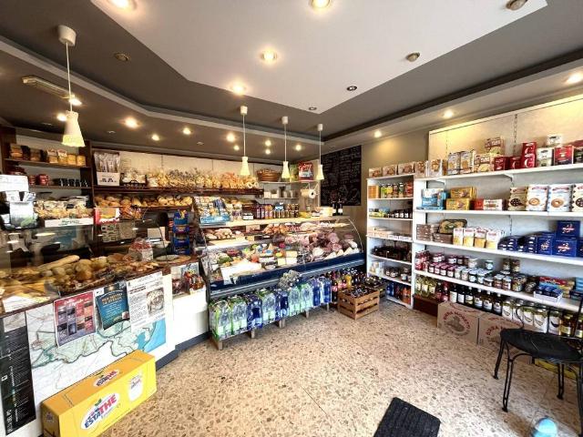 Locale Commerciale in vendita a Porto Viro, Veneto