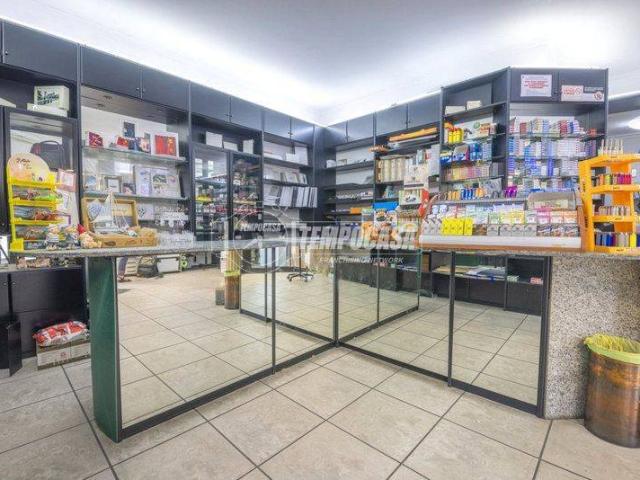 Locale Commerciale in vendita a Marche, Macerata