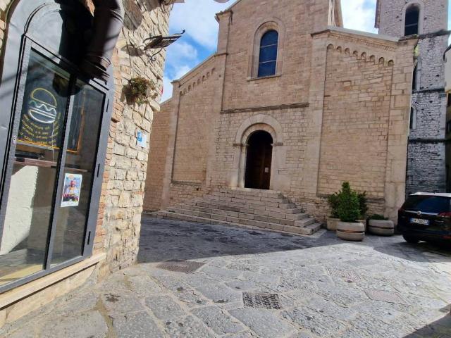 Locale Commerciale in vendita a Montereale, Potenza