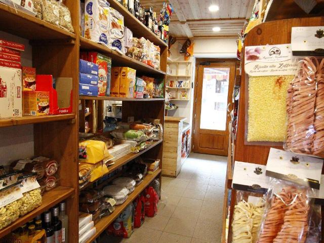 Locale Commerciale in vendita a La Ruà, Piemonte