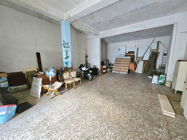 Locale Commerciale in vendita a Presicce, Puglia