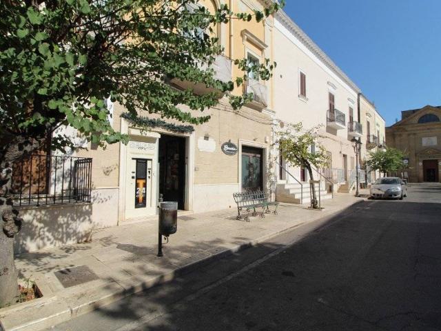 Locale Commerciale in vendita a Puglia, Taranto