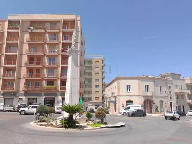 Locale Commerciale in vendita a Puglia, Bari