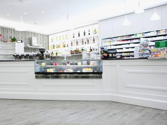 Locale Commerciale in vendita a Puglia, Bari