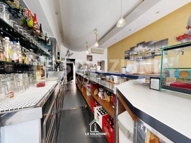 Locale Commerciale in vendita a Puglia, Bari