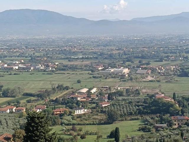 Locale Commerciale in vendita a Quarrata, Toscana