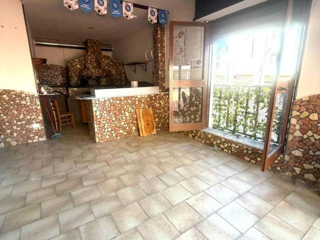 Locale Commerciale in vendita a Casalanno, Quarto