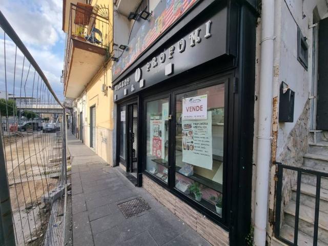 Locale Commerciale in vendita a Casalanno, Quarto