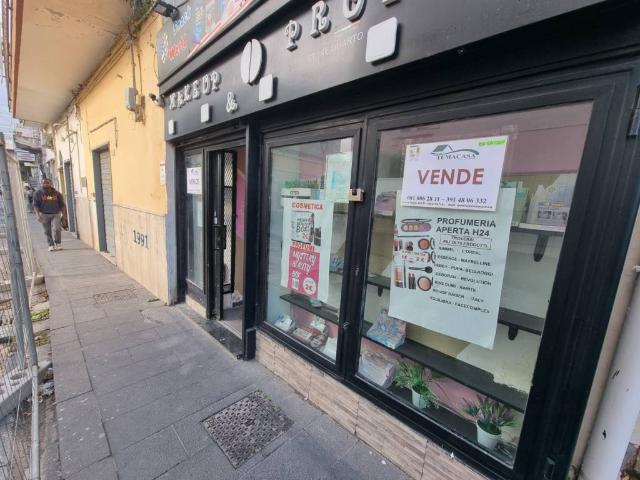 Locale Commerciale in vendita a Casalanno, Quarto