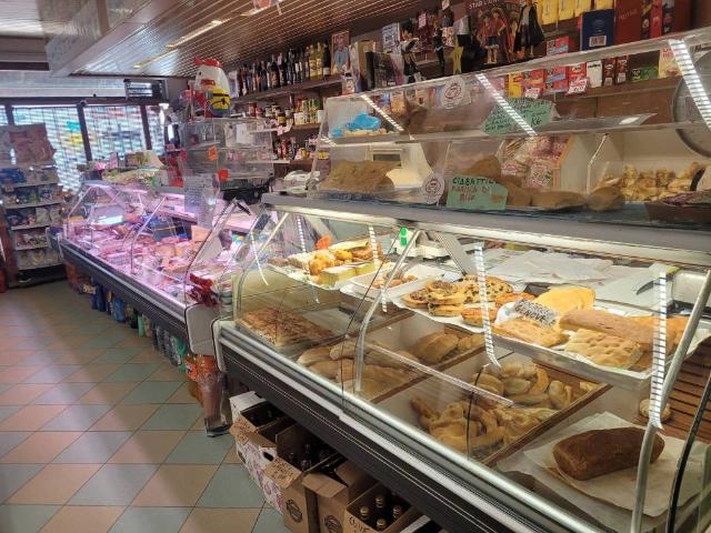 Locale Commerciale in vendita a Quistello, Lombardia