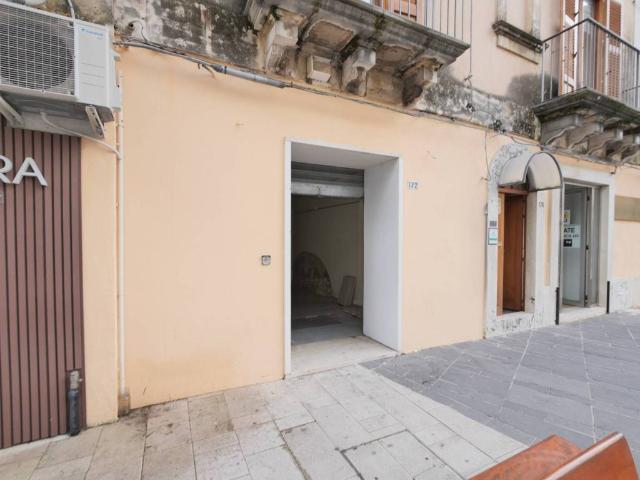 Locale Commerciale in vendita a Ragusa Ibla, Ragusa