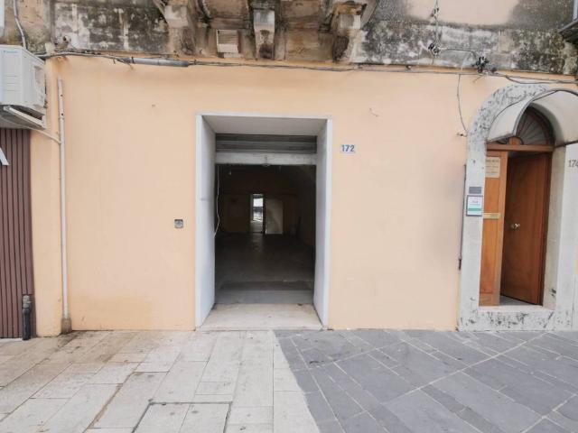 Locale Commerciale in vendita a Ragusa Ibla, Ragusa