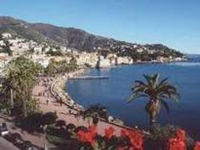 Locale Commerciale in vendita a San Michele di Pagana, Rapallo