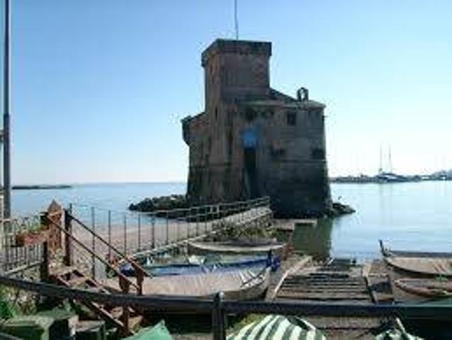 Locale Commerciale in vendita a San Michele di Pagana, Rapallo