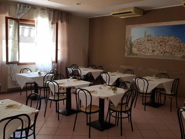 Locale Commerciale in vendita a Unione dei comuni del Sorbara, Ravarino