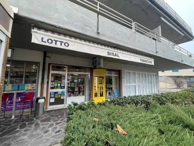 Locale Commerciale in vendita a Ravenna, Reggio Emilia