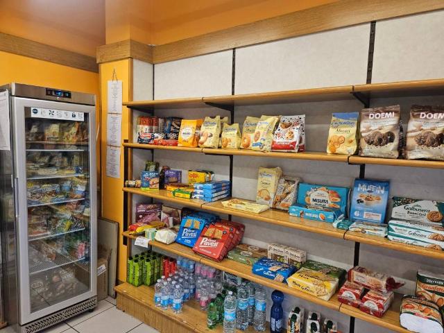 Locale Commerciale in vendita a San Biagio, Ravenna