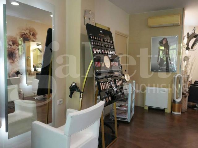 Locale Commerciale in vendita a Corso Nord, Ravenna