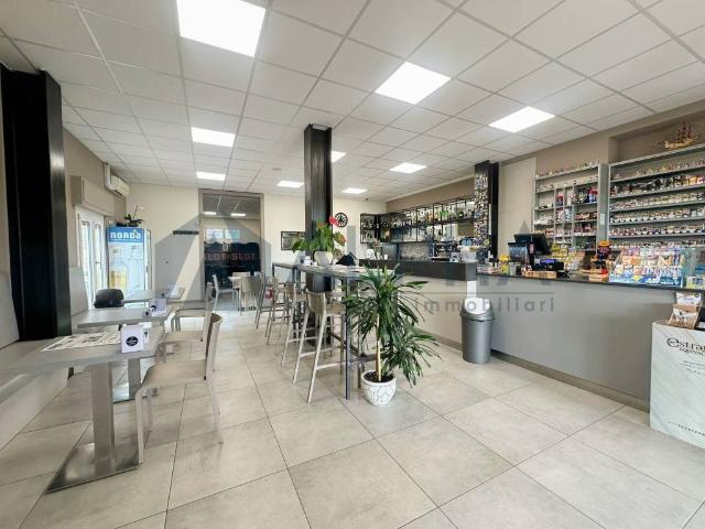 Locale Commerciale in vendita a Ravenna, Reggio Emilia