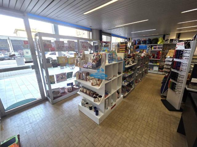 Locale Commerciale in vendita a San Rocco, Ravenna