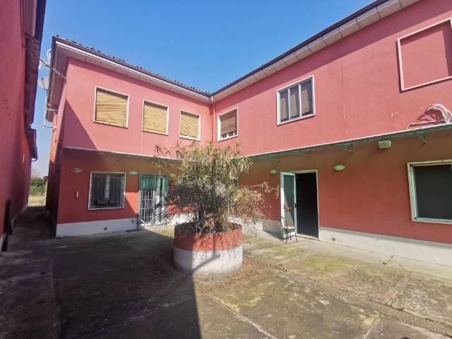 Locale Commerciale in vendita a Rea, Lombardia