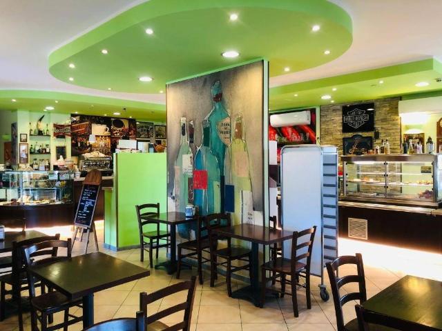 Locale Commerciale in vendita a Musone, Marche