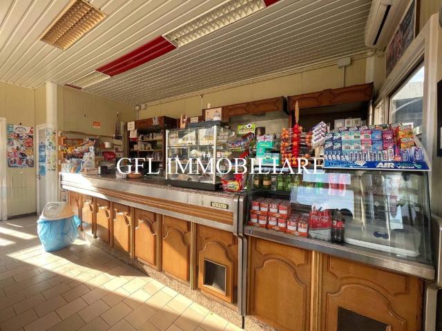Locale Commerciale in vendita a Mulinetti, Recco