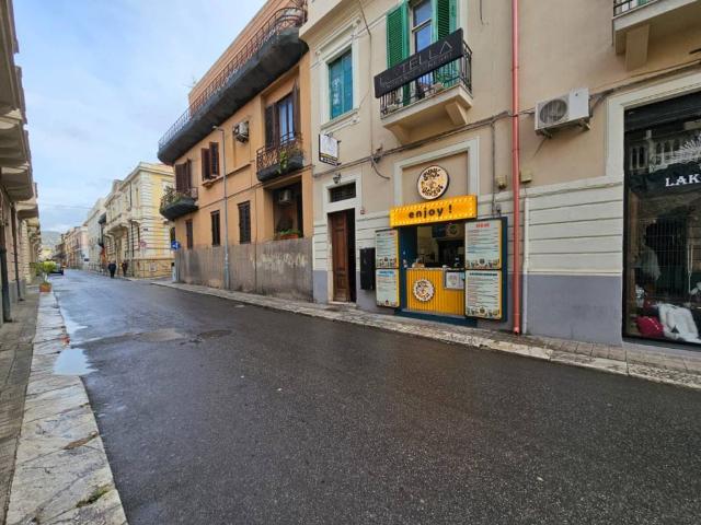 Locale Commerciale in vendita a Calabria, Reggio Calabria