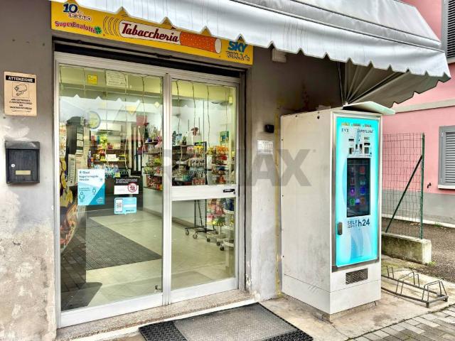 Locale Commerciale in vendita a Santa Croce, Re