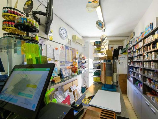 Locale Commerciale in vendita a San Zenone città, Re