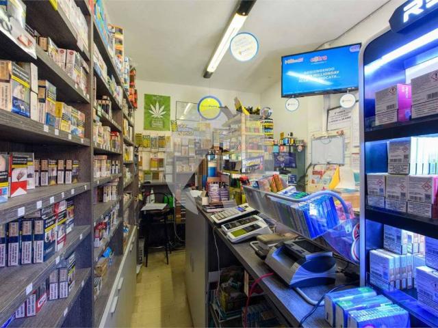 Locale Commerciale in vendita a San Zenone città, Re