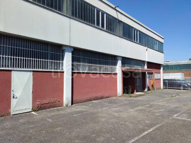 Locale Commerciale in vendita a Pieve Modolena, Re