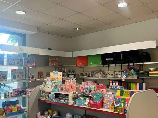 Locale Commerciale in vendita a Crocetta, Re