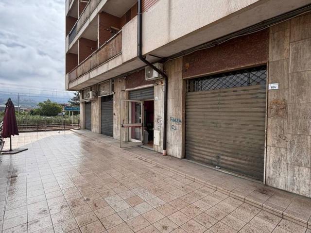 Locale Commerciale in vendita a Calabria, Cosenza