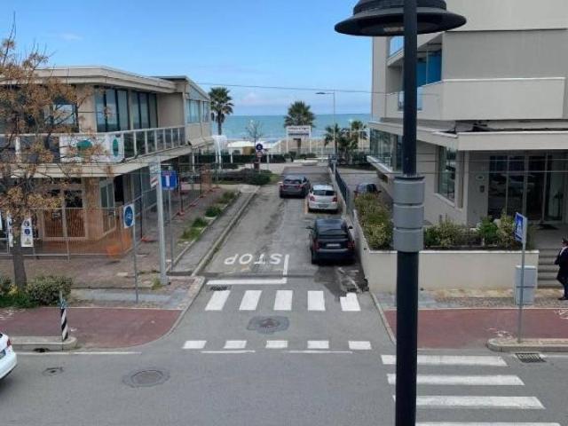 Locale Commerciale in vendita a Alba, Riccione