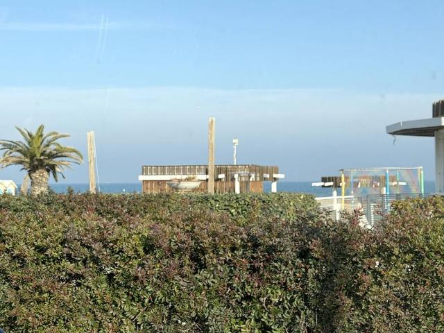 Locale Commerciale in vendita a Alba, Riccione