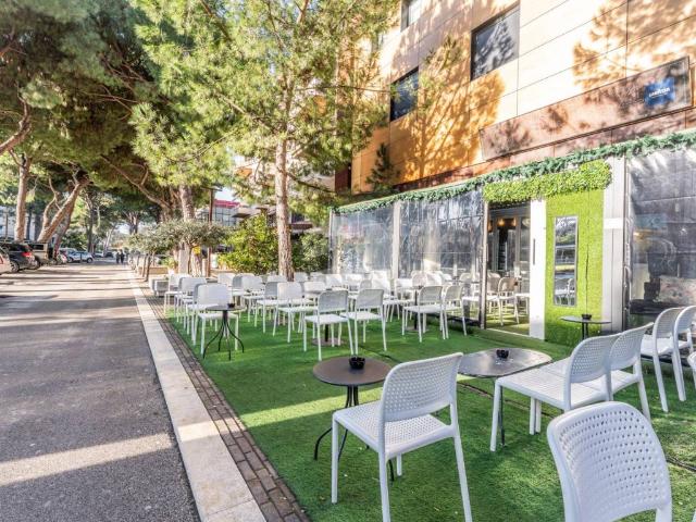 Locale Commerciale in vendita a Riccione, Reggio Emilia