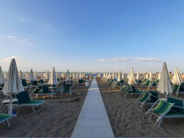 Locale Commerciale in vendita a Riccione, Reggio Emilia