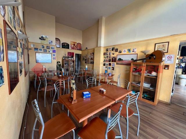 Locale Commerciale in vendita a Regina Pacis, Rieti