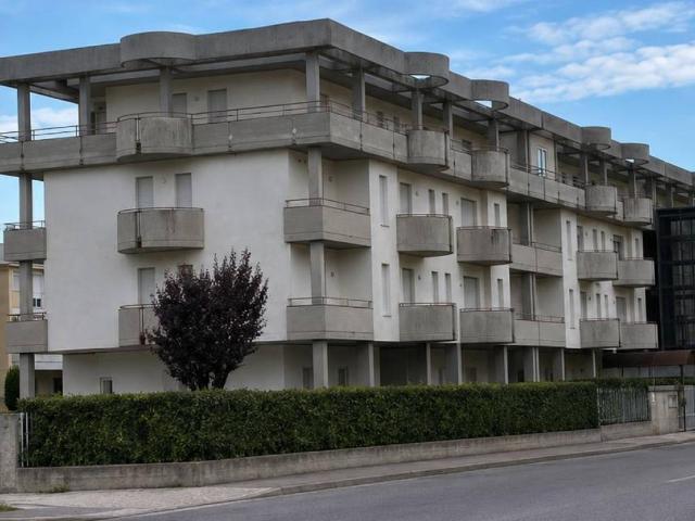 Locale Commerciale in vendita a Campoloniano, Rieti
