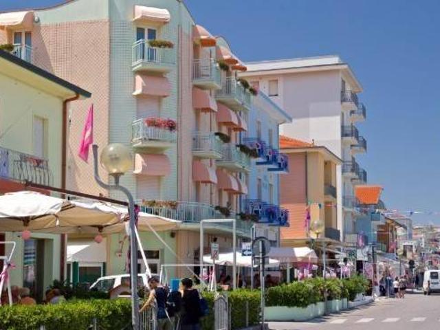 Locale Commerciale in vendita a Rimini, Reggio Emilia