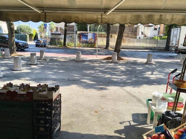 Locale Commerciale in vendita a Rimini, Reggio Emilia