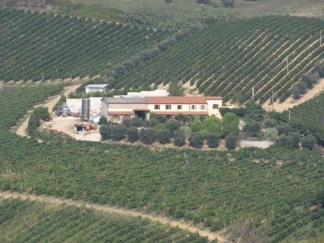 Locale Commerciale in vendita a Ponterotto, Marche
