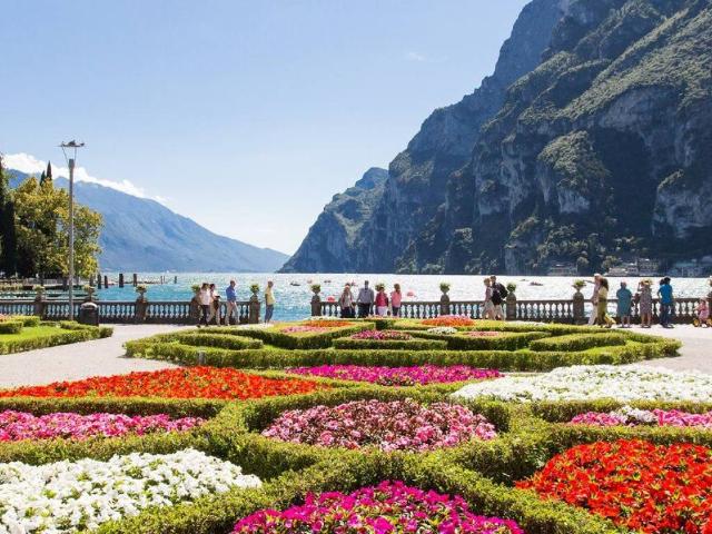 Locale Commerciale in vendita a Comunità Alto Garda e Ledro, Riva