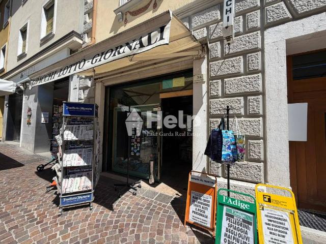 Locale Commerciale in vendita a Comunità Alto Garda e Ledro, Riva